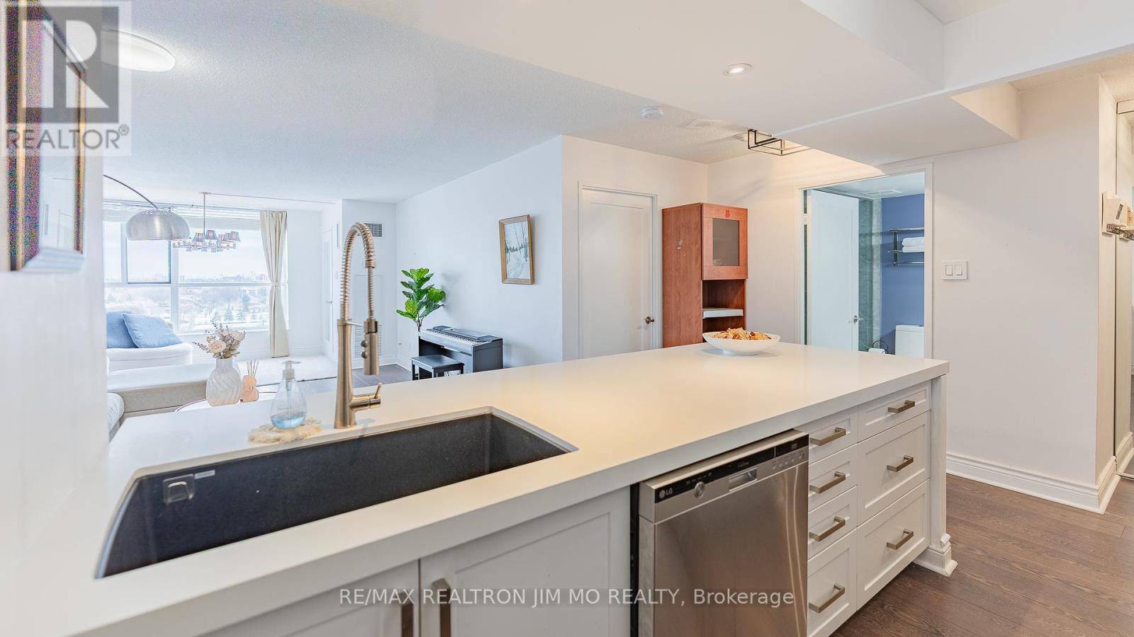 1101 - 330 Mccowan Road, Toronto, Ontario  M1J 3N3 - Photo 13 - E12857480