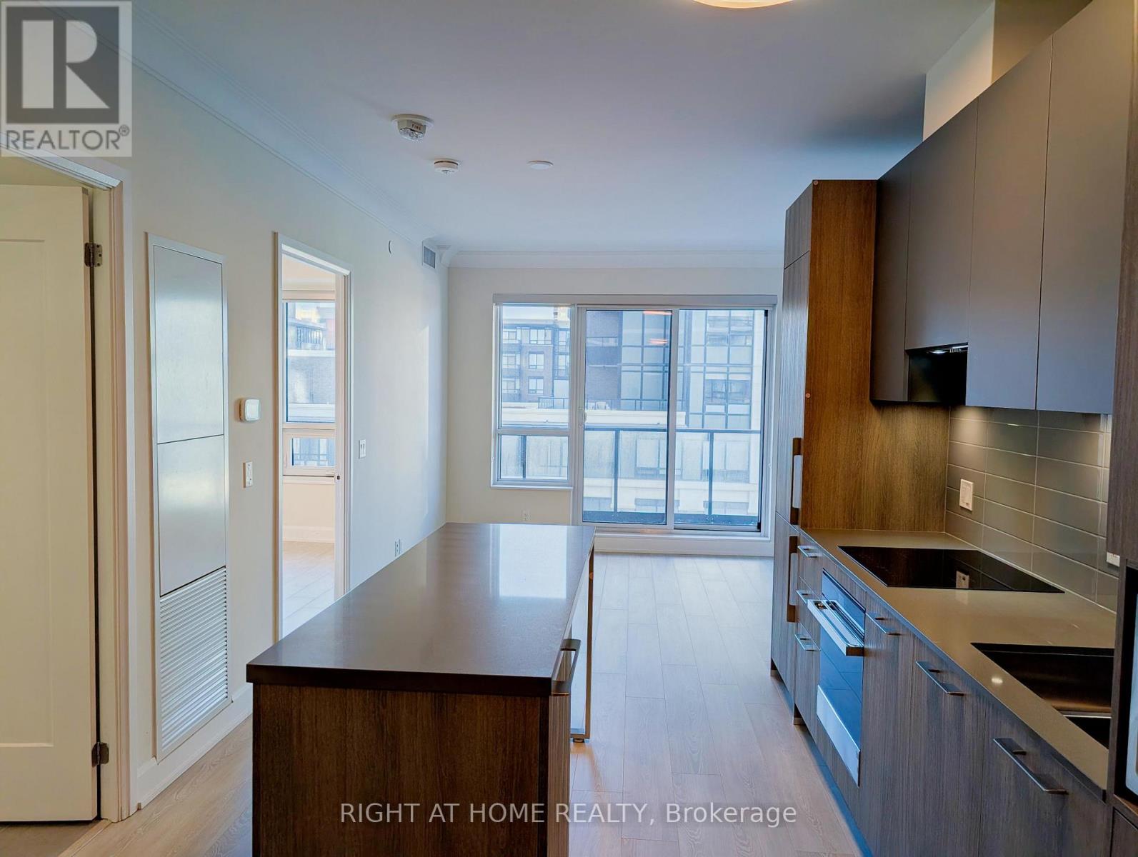 501 - 18 Water Walk Drive, Markham, Ontario  L3R 6L5 - Photo 2 - N12857494