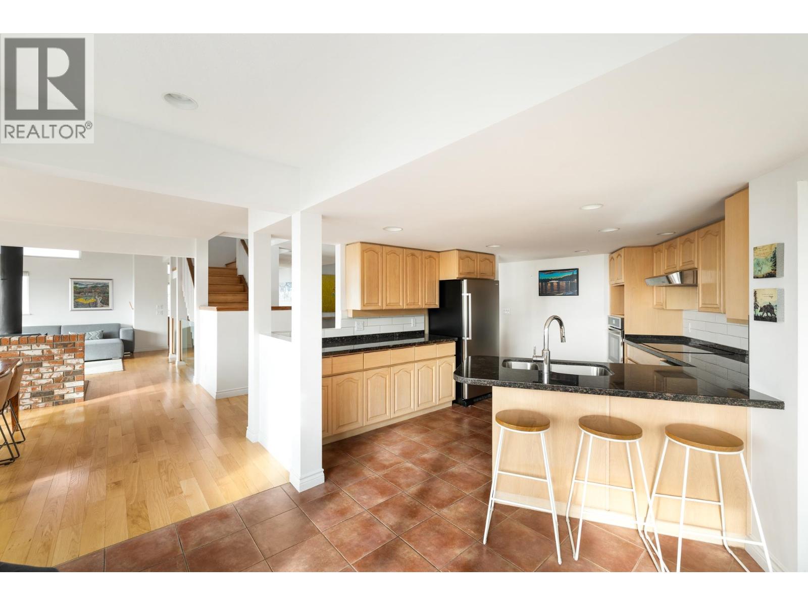 10339 Sunshine Coast Highway, Halfmoon Bay, British Columbia  V7Z 1B7 - Photo 20 - R3092825