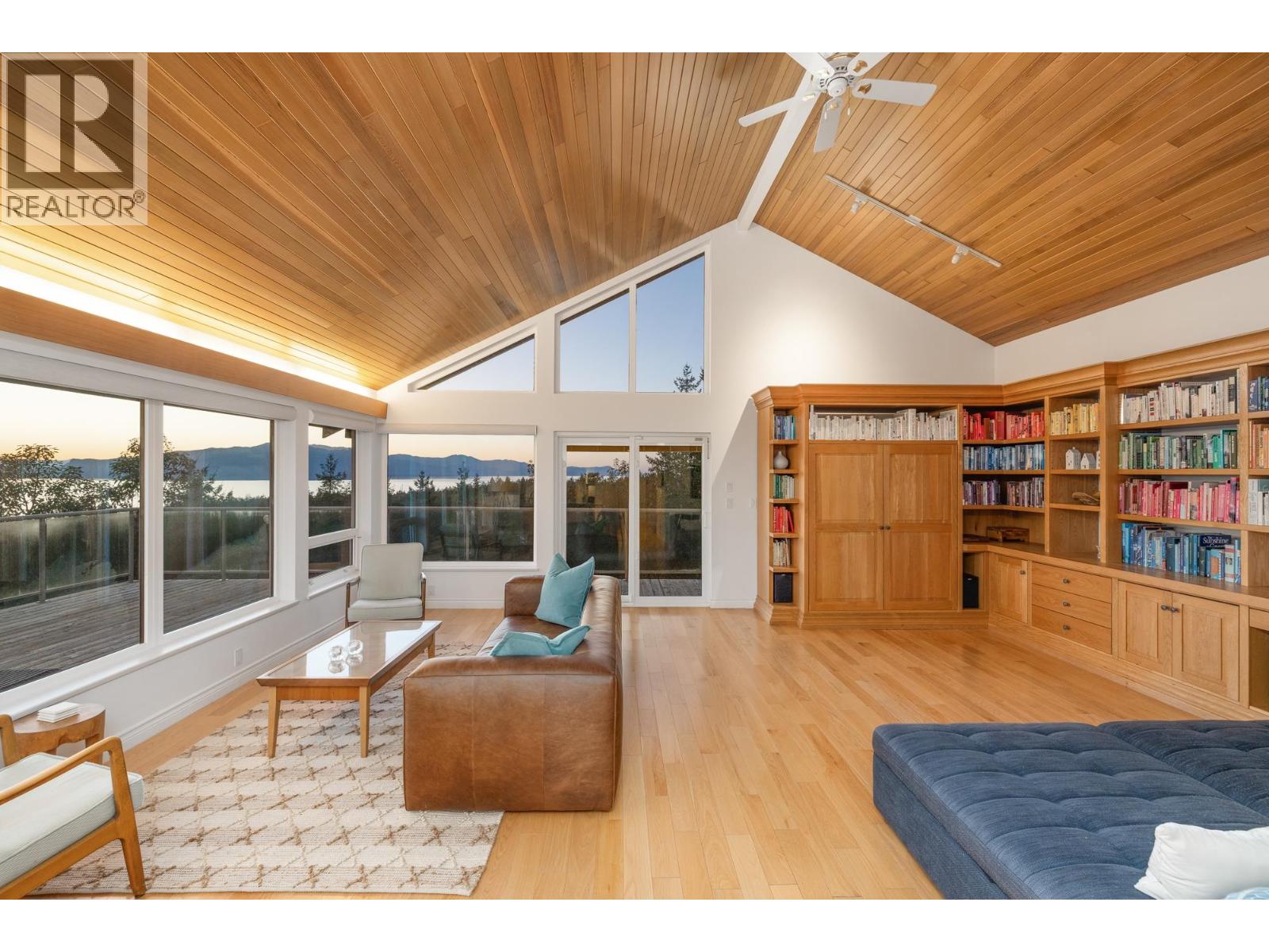 10339 Sunshine Coast Highway, Halfmoon Bay, British Columbia  V7Z 1B7 - Photo 6 - R3092825