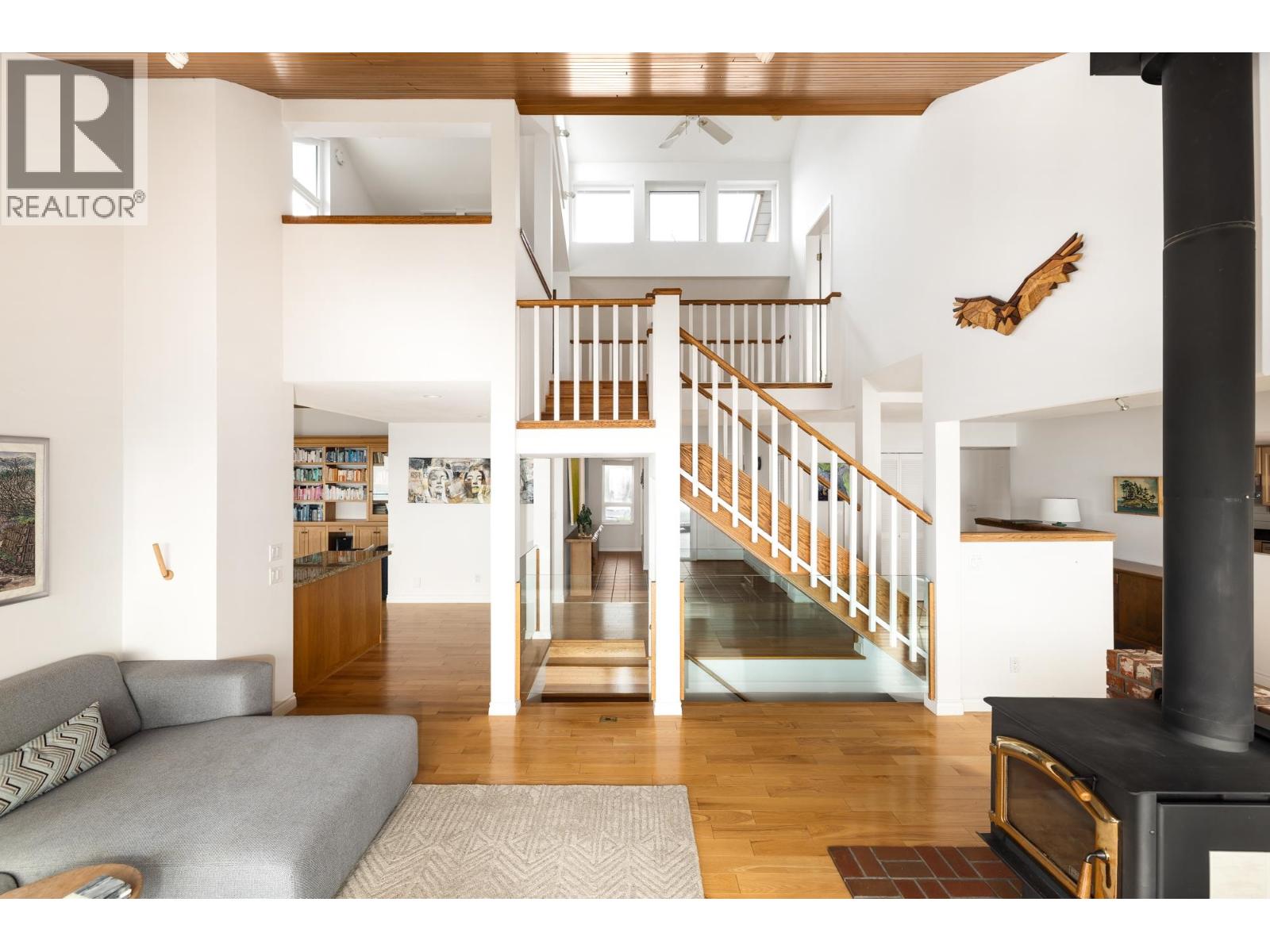 10339 Sunshine Coast Highway, Halfmoon Bay, British Columbia  V7Z 1B7 - Photo 13 - R3092825