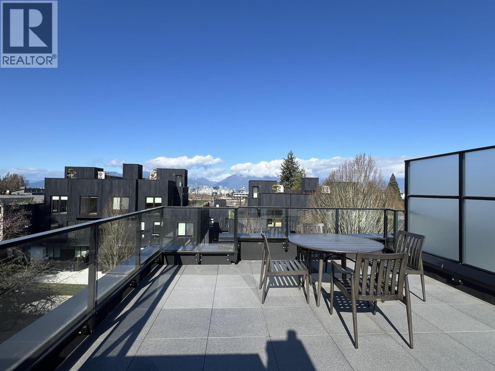 Listing Picture 3 of 40 : 34 530 W 28TH AVENUE, Vancouver / 溫哥華 - 魯藝地產 Yvonne Lu Group - MLS Medallion Club Member