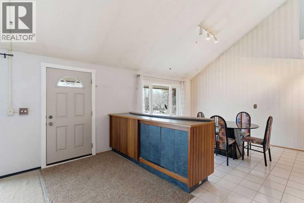 64 Doverview Place Se, Calgary, Alberta  T2B 1Z5 - Photo 10 - A2291081