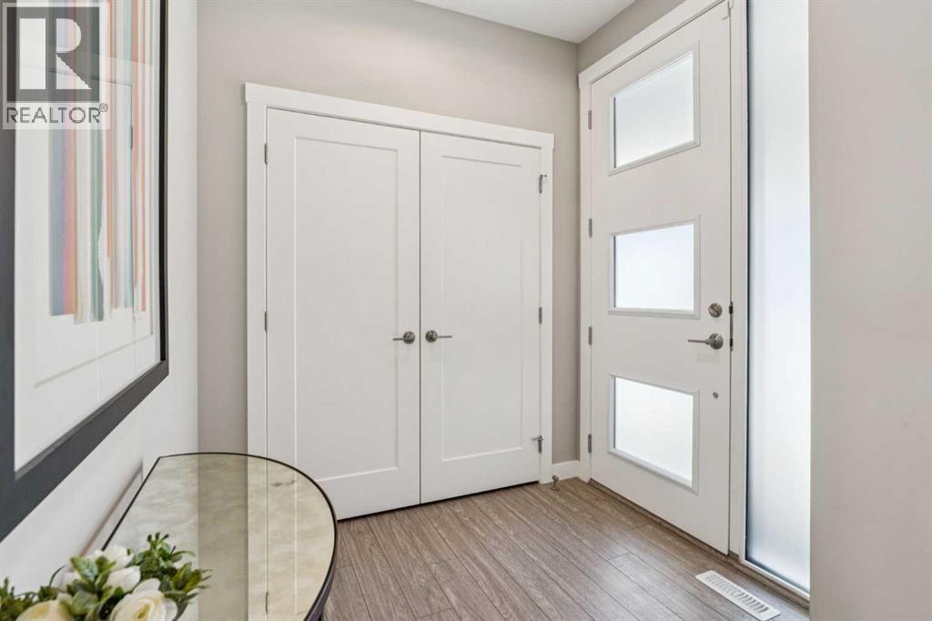 17 Cranbrook Circle Se, Calgary, Alberta  T3M 2J5 - Photo 4 - A2288102