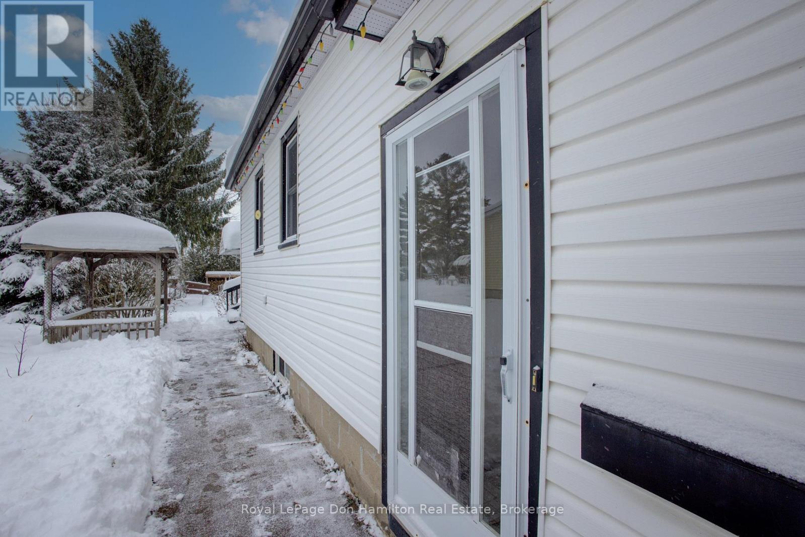 34 George Street N, West Grey, Ontario  N0G 1S0 - Photo 3 - X12633506