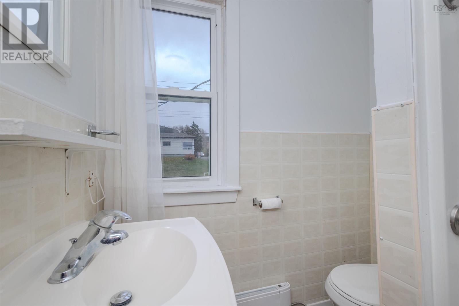 214 Alexandra Street, Sydney, Nova Scotia  B1P 2E8 - Photo 27 - 202601292