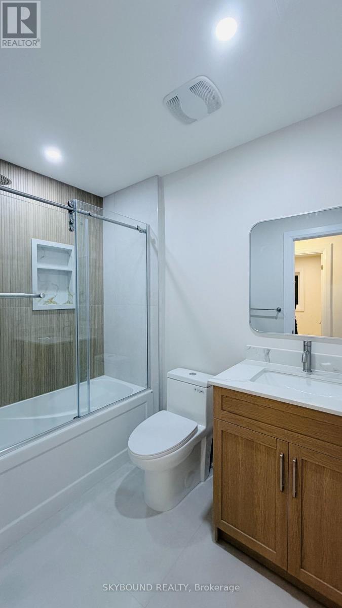 5467 Bullrush Drive, Mississauga (East Credit), Ontario  L5V 1Z1 - Photo 7 - W12856778