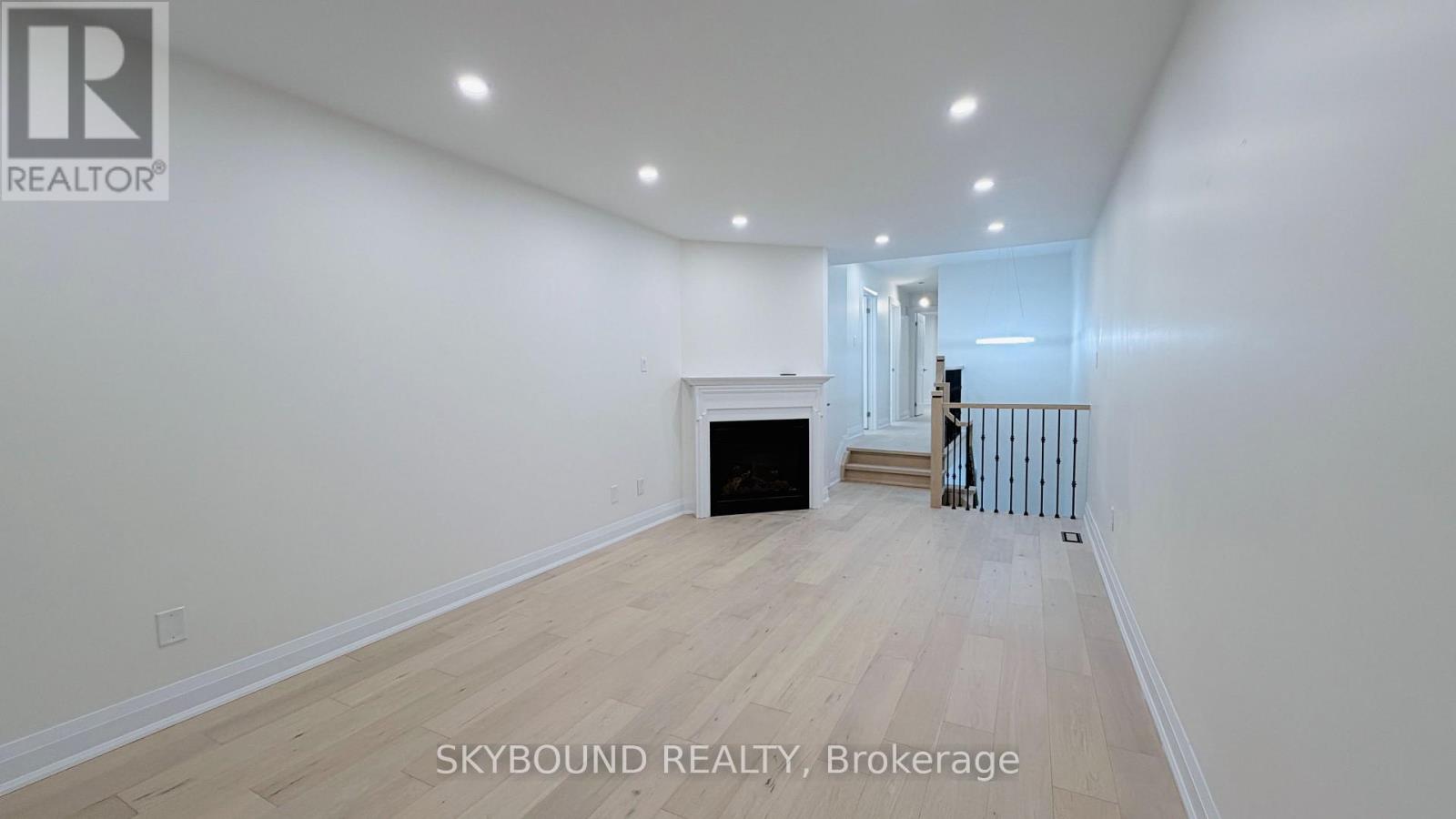 5467 Bullrush Drive, Mississauga (East Credit), Ontario  L5V 1Z1 - Photo 4 - W12856778