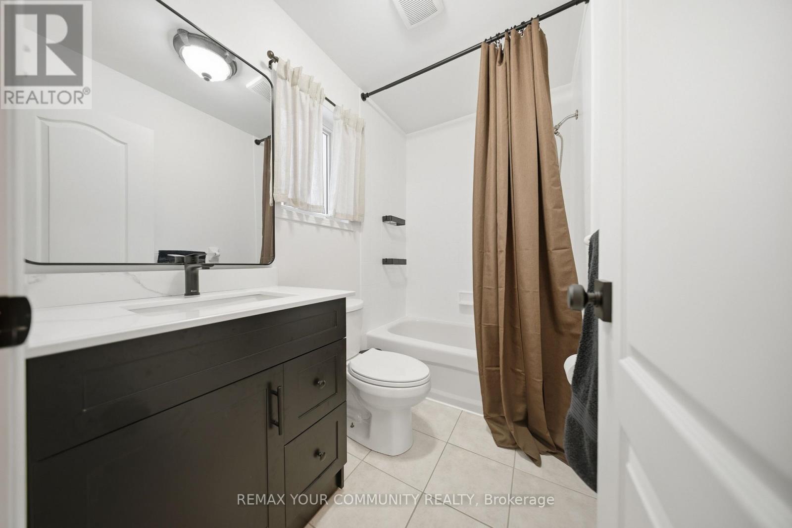 34 Kalmar Crescent, Richmond Hill, Ontario  L4E 3Z3 - Photo 19 - N12790358