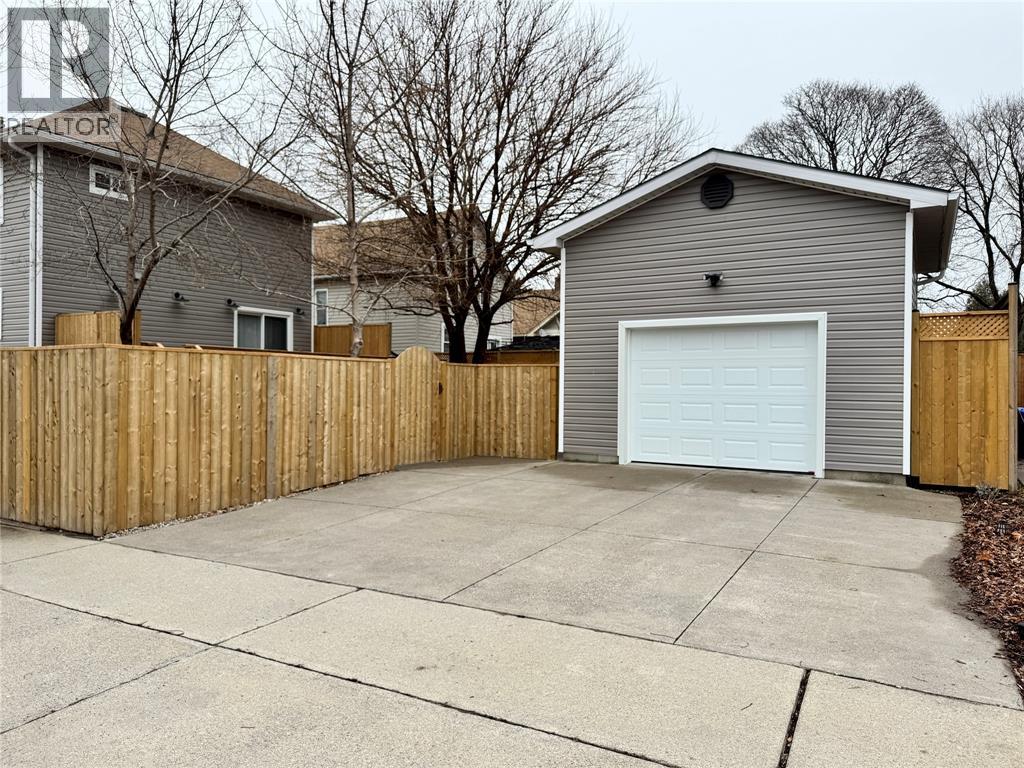 401 Devine Street, Sarnia, Ontario  N7T 1V6 - Photo 11 - 26004710