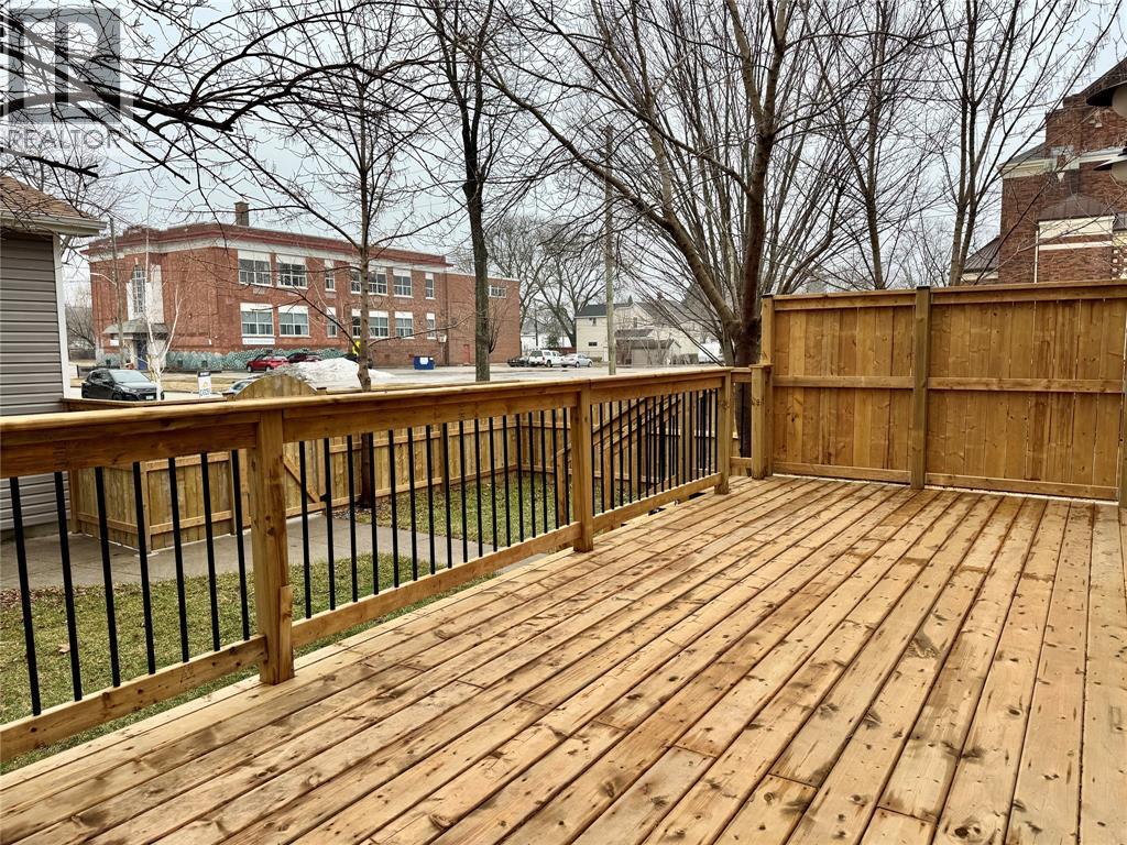 401 Devine Street, Sarnia, Ontario  N7T 1V6 - Photo 7 - 26004710