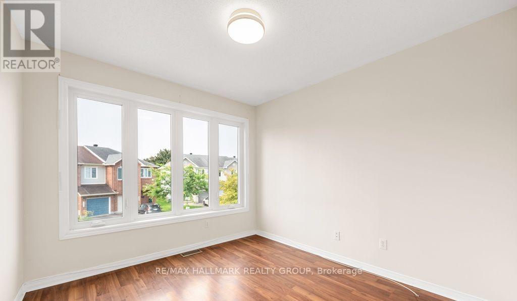 6059 Pineglade Crescent, Ottawa, Ontario  K1W 1H1 - Photo 10 - X12857518