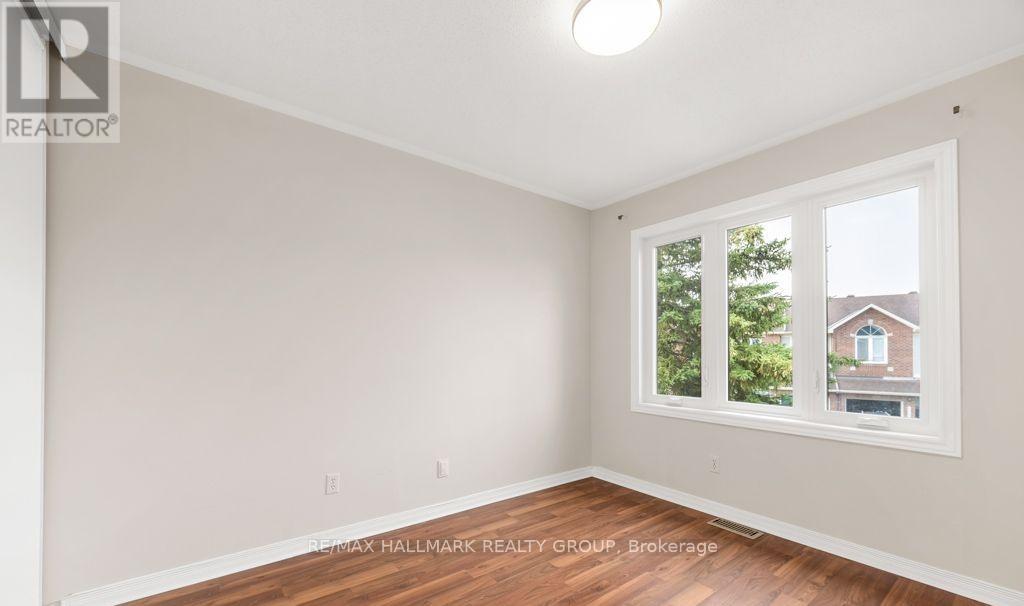 6059 Pineglade Crescent, Ottawa, Ontario  K1W 1H1 - Photo 11 - X12857518