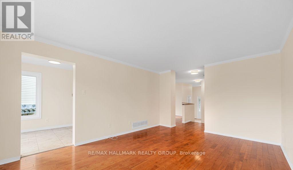 6059 Pineglade Crescent, Ottawa, Ontario  K1W 1H1 - Photo 4 - X12857518