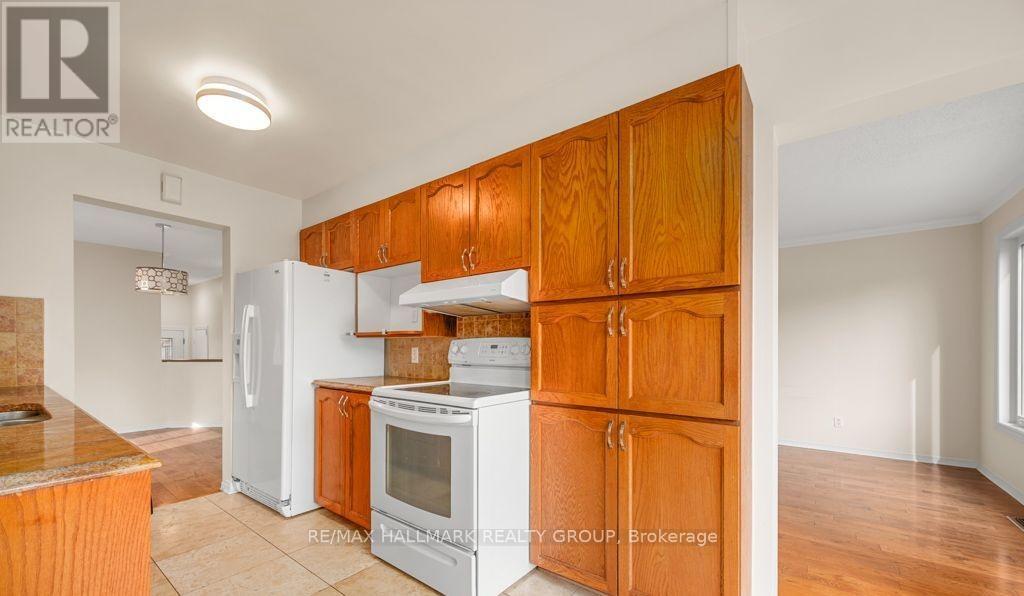 6059 Pineglade Crescent, Ottawa, Ontario  K1W 1H1 - Photo 7 - X12857518
