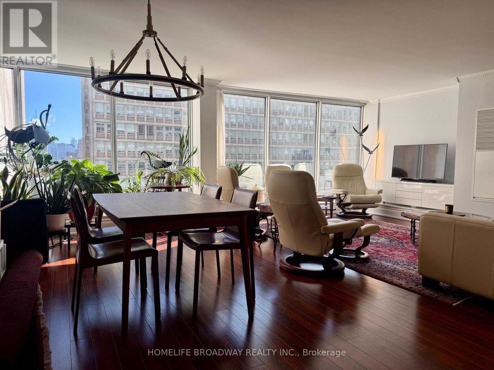 601 - 110 BLOOR STREET W, Toronto, Ontario