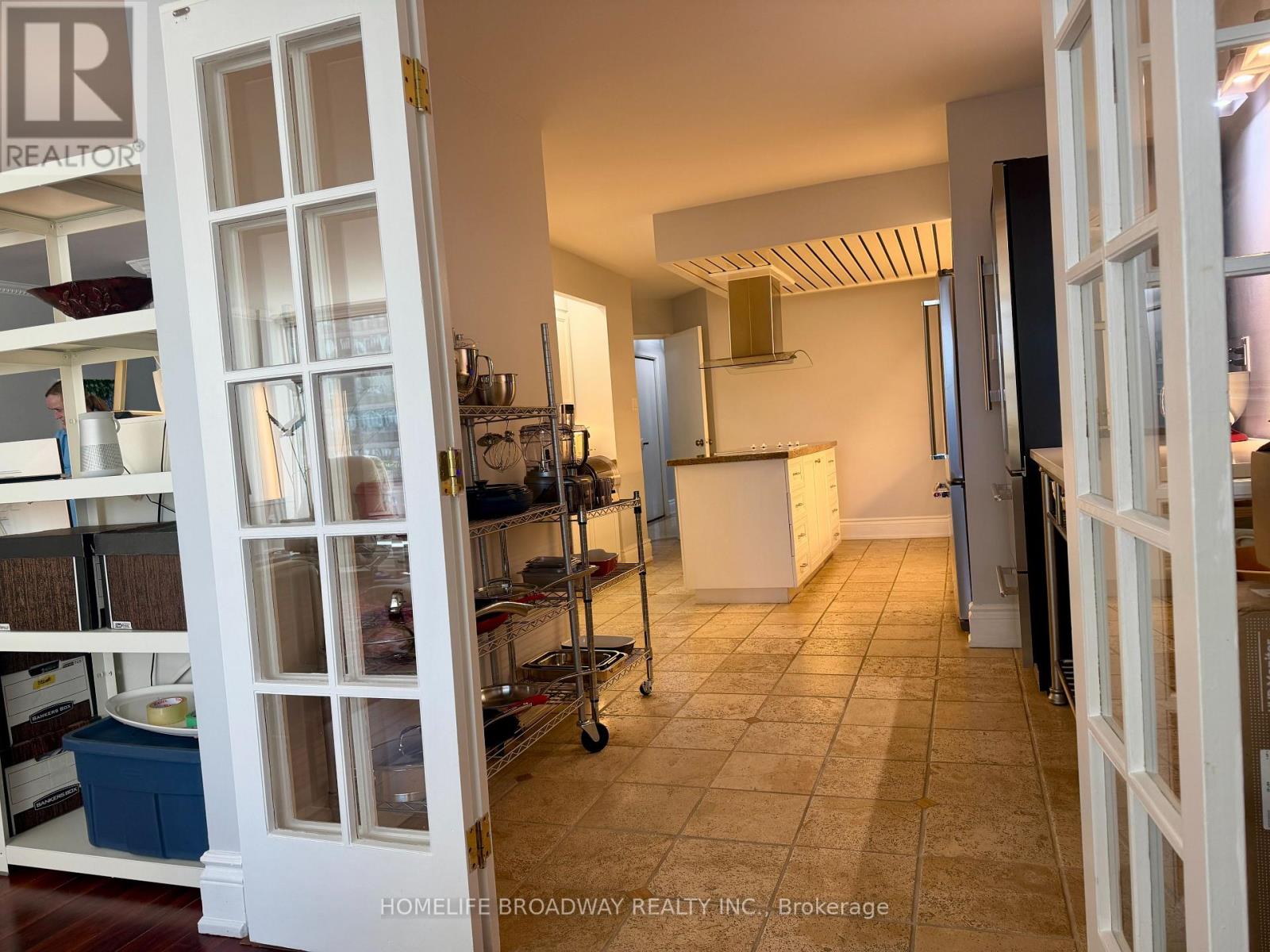 601 - 110 Bloor Street W, Toronto, Ontario  M5S 2W7 - Photo 2 - C12857548