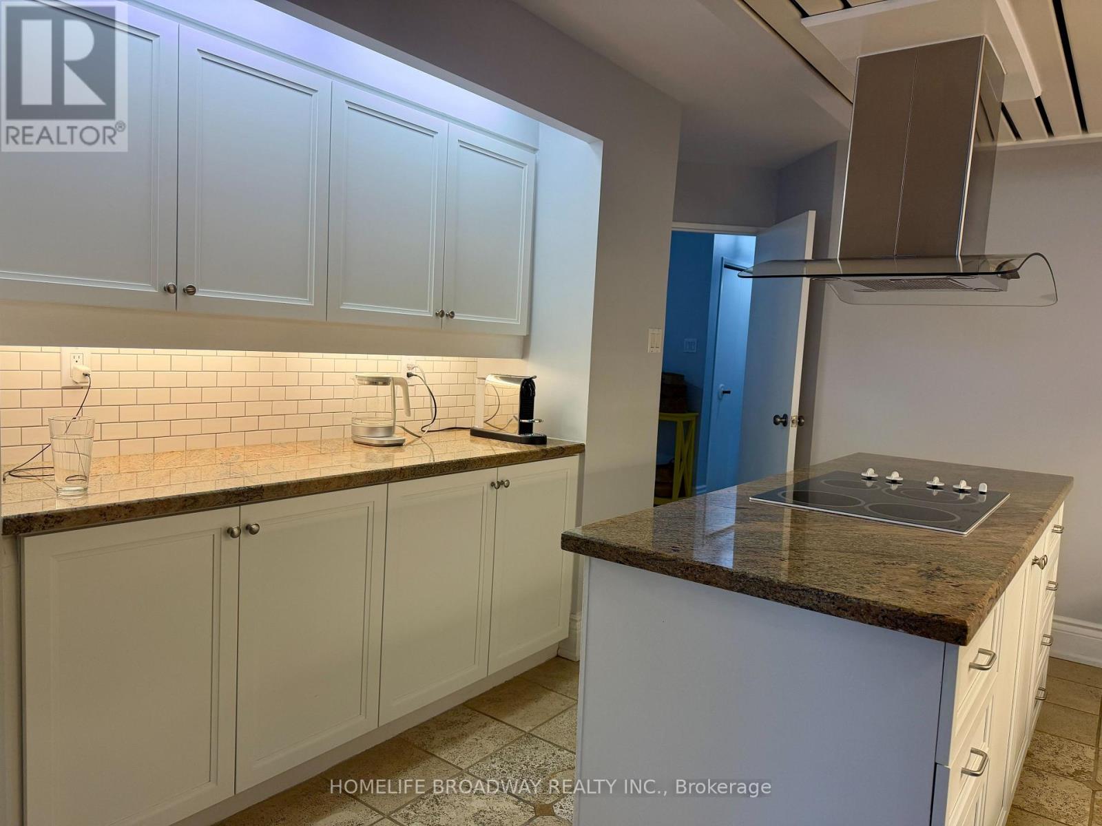 601 - 110 Bloor Street W, Toronto, Ontario  M5S 2W7 - Photo 4 - C12857548