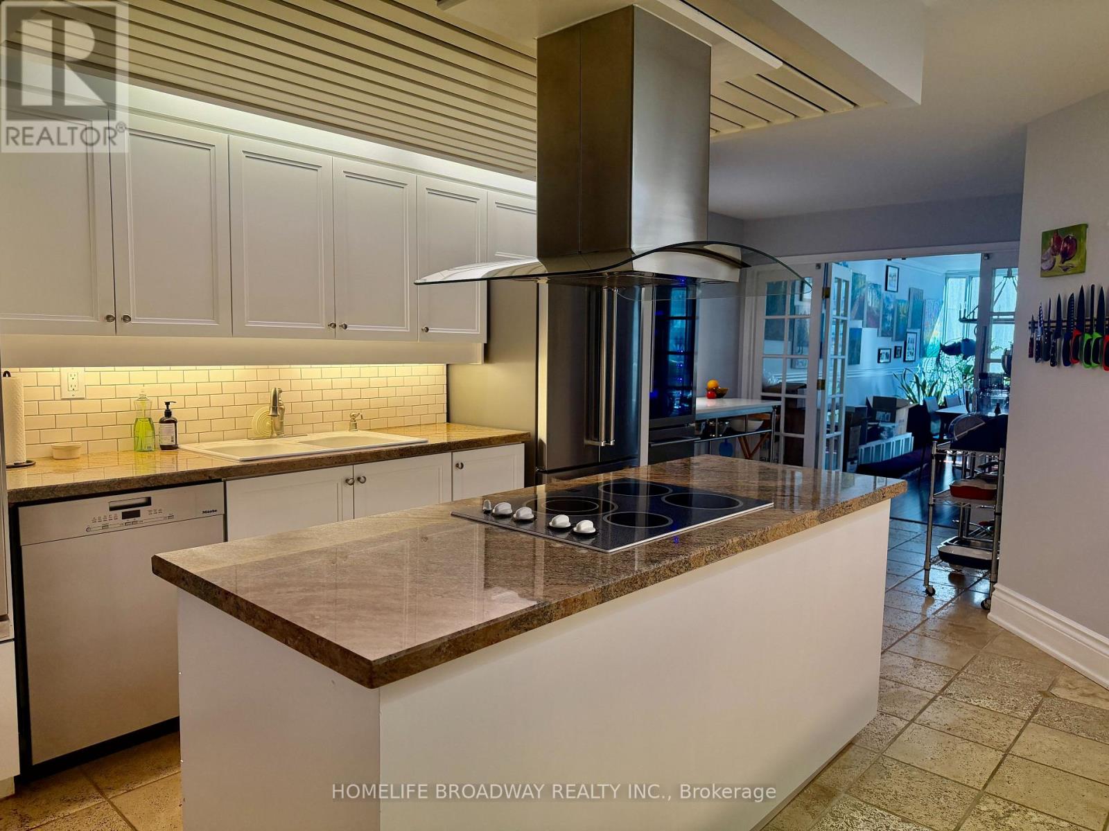 601 - 110 Bloor Street W, Toronto, Ontario  M5S 2W7 - Photo 9 - C12857548