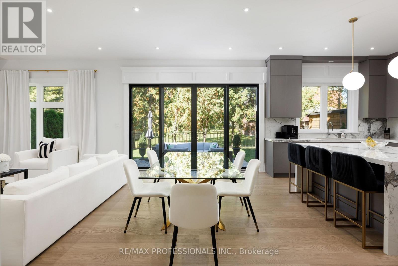 2b Fairway Road, Toronto, Ontario  M9A 5E9 - Photo 11 - W12833592