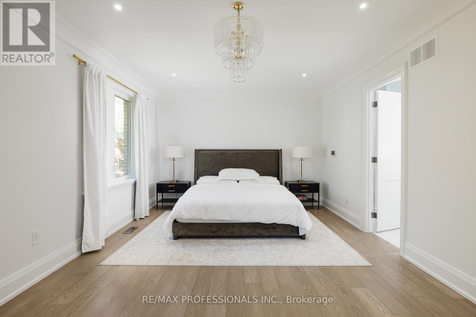 2b Fairway Road, Toronto, Ontario  M9A 5E9 - Photo 24 - W12833592