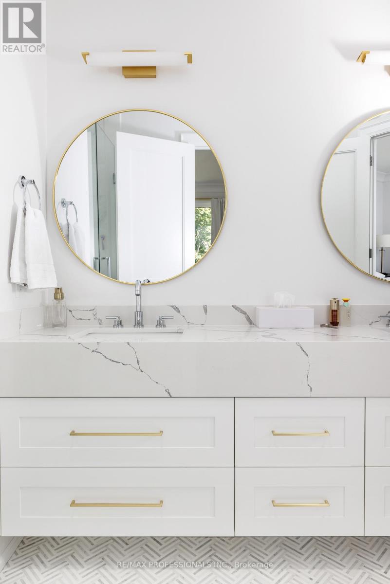 2b Fairway Road, Toronto, Ontario  M9A 5E9 - Photo 27 - W12833592