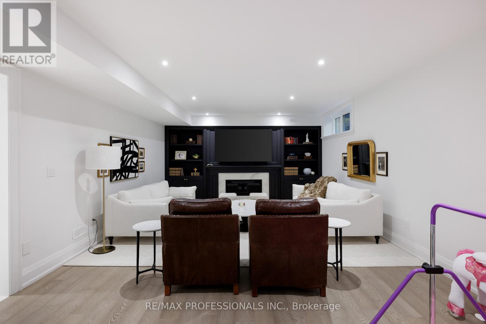 2b Fairway Road, Toronto, Ontario  M9A 5E9 - Photo 38 - W12833592