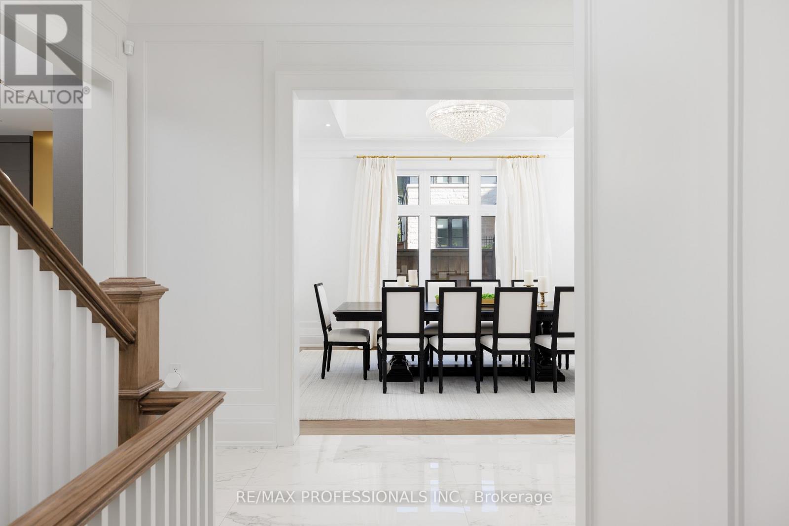 2b Fairway Road, Toronto, Ontario  M9A 5E9 - Photo 8 - W12833592