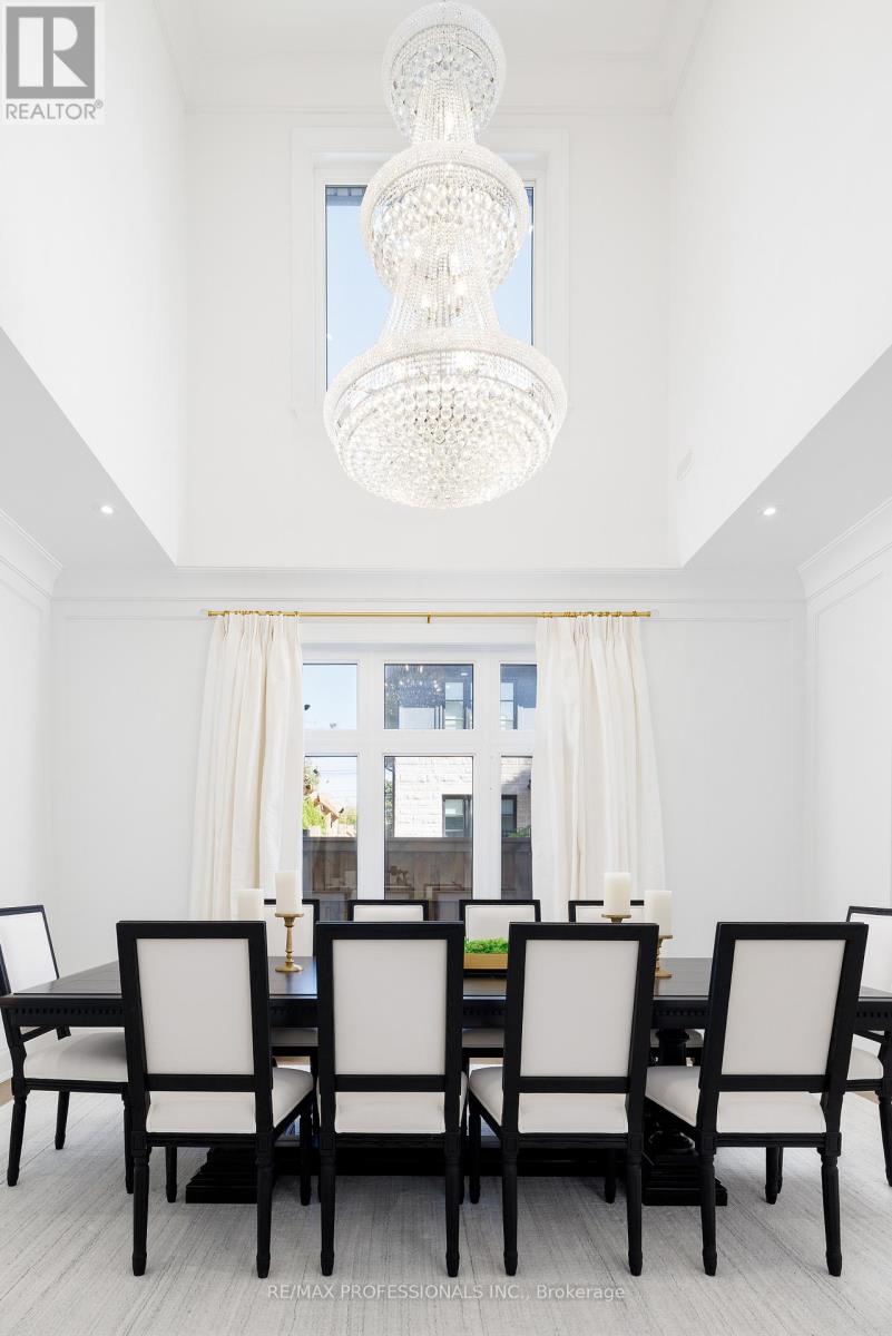 2b Fairway Road, Toronto, Ontario  M9A 5E9 - Photo 7 - W12833592