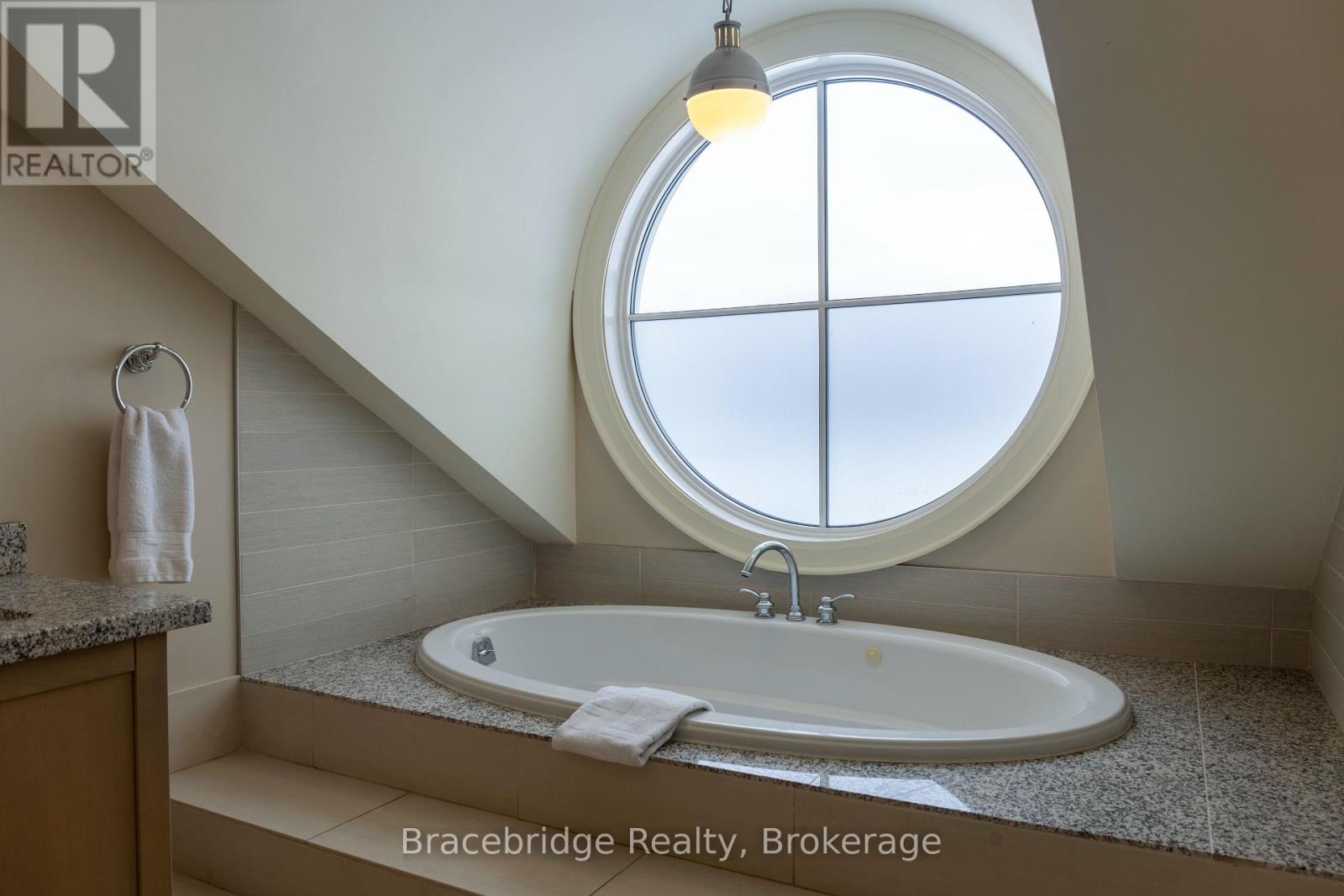 G104-D2 - 1869 Muskoka Road 118 Highway W, Muskoka Lakes (Monck (Muskoka Lakes)), Ontario  P1L 1W8 - Photo 21 - X12857606