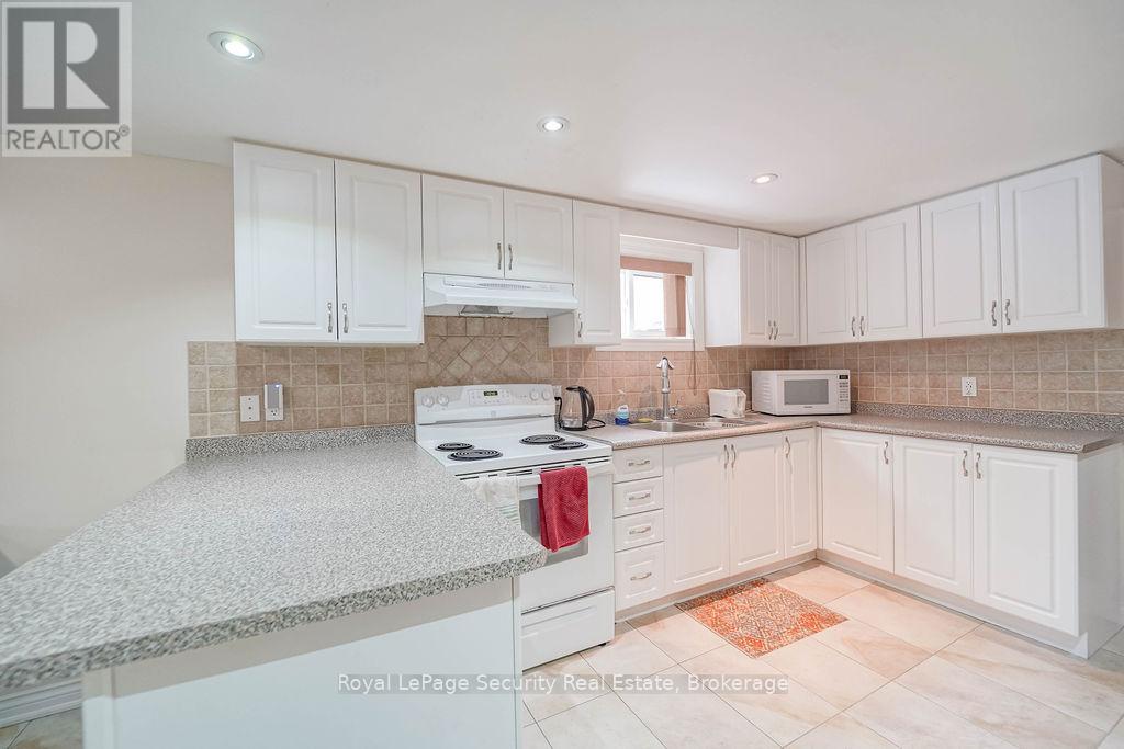 Lower - 1 Norcross Road, Toronto, Ontario  M3H 2R3 - Photo 7 - C12845602