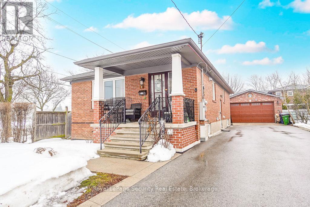 LOWER - 1 NORCROSS ROAD, Toronto, Ontario