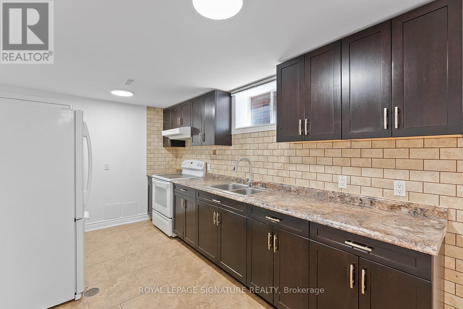 Lower - 502 Westmount Avenue, Toronto, Ontario  M6E 3N5 - Photo 6 - C12853416