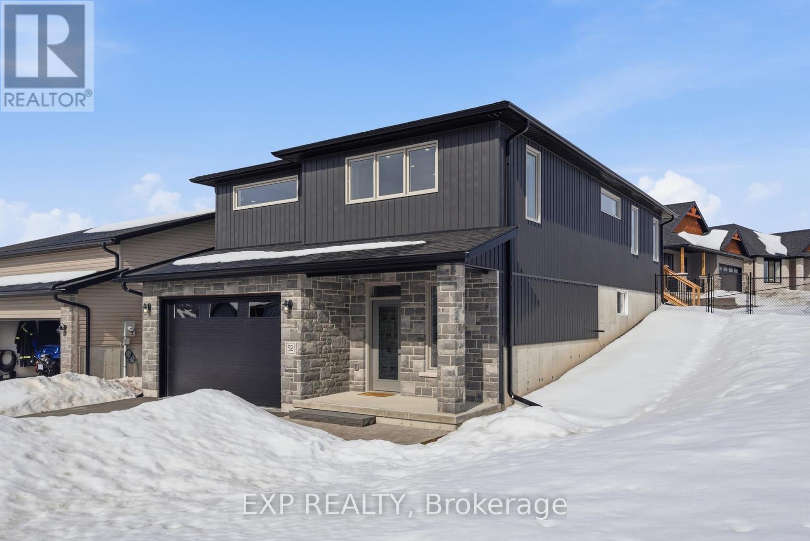 52 Meagan Lane, Quinte West (Frankford Ward), Ontario  K0K 2C0 - Photo 4 - X12857616