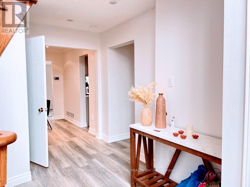 5 Opal Court, Whitchurch-Stouffville, Ontario  L4A 8C2 - Photo 6 - N12857610