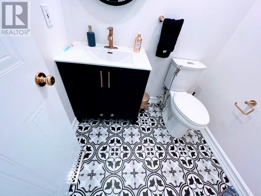 5 Opal Court, Whitchurch-Stouffville, Ontario  L4A 8C2 - Photo 9 - N12857610