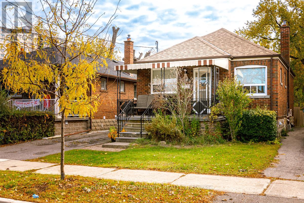 <div class="slider-price">$699,900</div><p>231 Church Street, Toronto, Ontario</p>