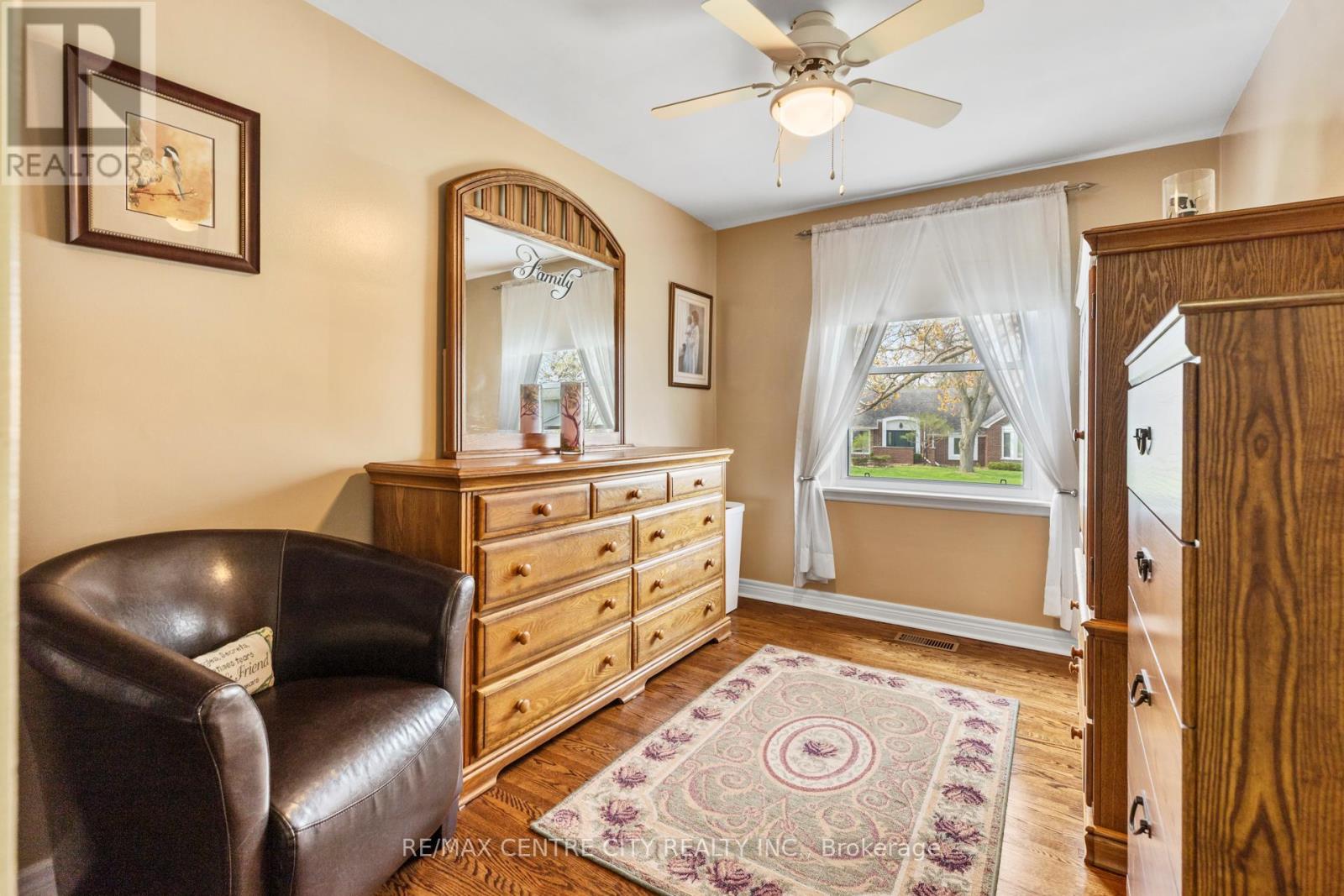 8 Parkview Drive, St. Thomas, Ontario  N5R 4B5 - Photo 12 - X12857636