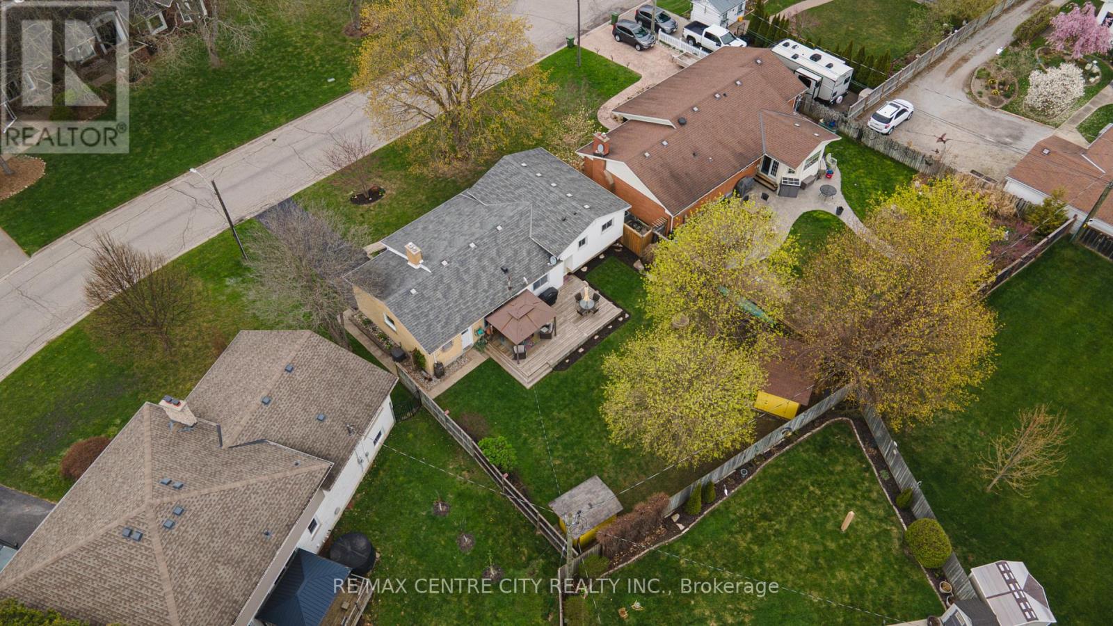 8 Parkview Drive, St. Thomas, Ontario  N5R 4B5 - Photo 25 - X12857636