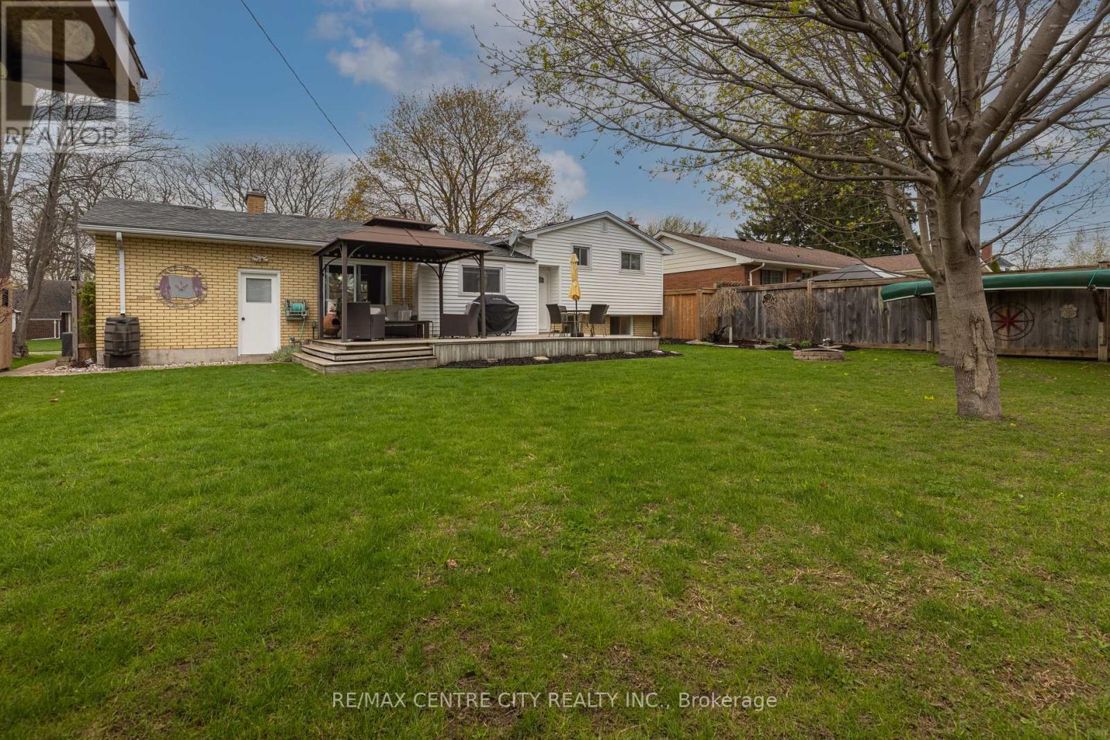 8 Parkview Drive, St. Thomas, Ontario  N5R 4B5 - Photo 31 - X12857636