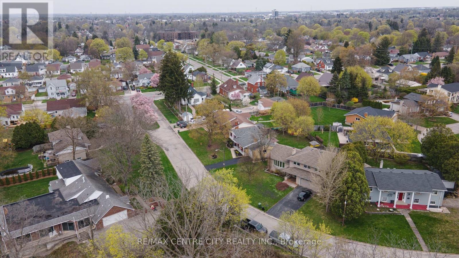 8 Parkview Drive, St. Thomas, Ontario  N5R 4B5 - Photo 33 - X12857636