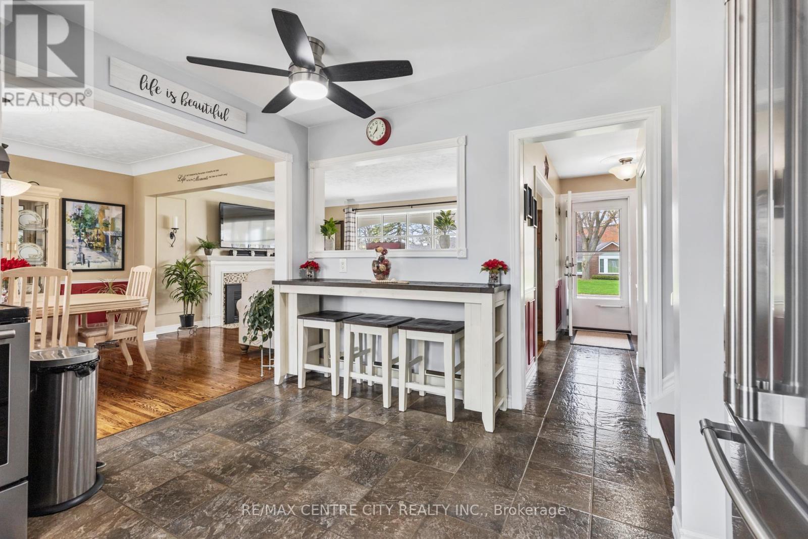 8 Parkview Drive, St. Thomas, Ontario  N5R 4B5 - Photo 7 - X12857636