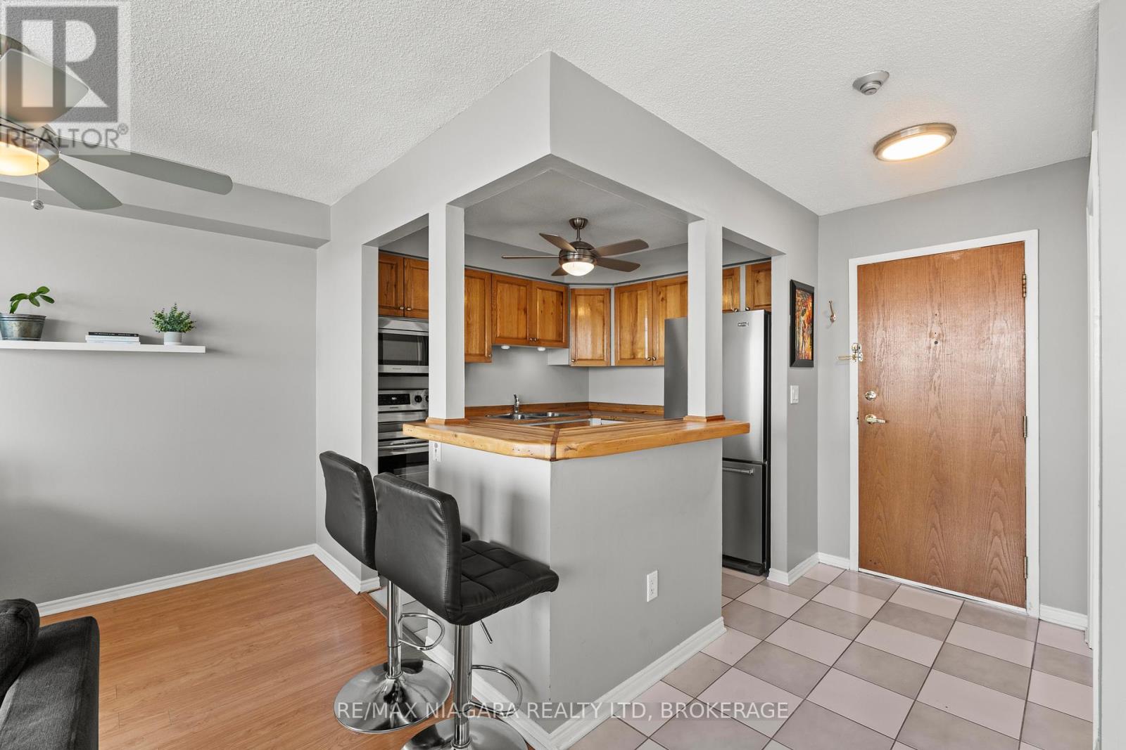 601 - 81 Scott Street, St. Catharines, Ontario  L2N 7L5 - Photo 18 - X12851286