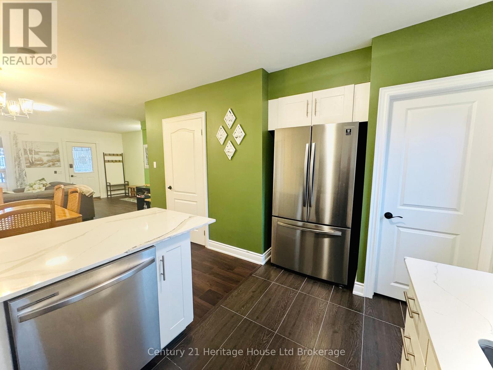 5138 Willmott Street, Niagara Falls, Ontario  L2E 2A3 - Photo 10 - X12852758