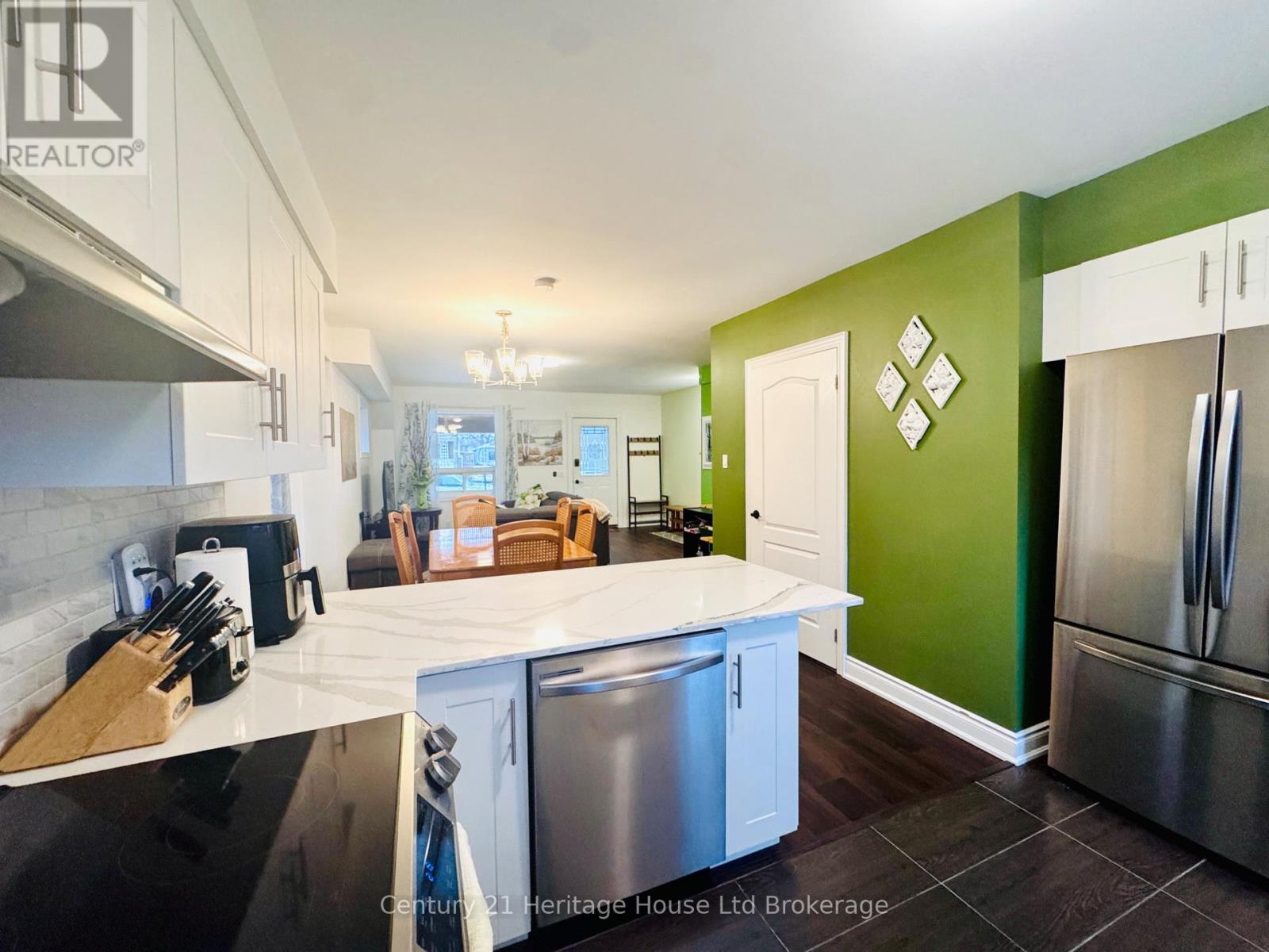 5138 Willmott Street, Niagara Falls, Ontario  L2E 2A3 - Photo 11 - X12852758