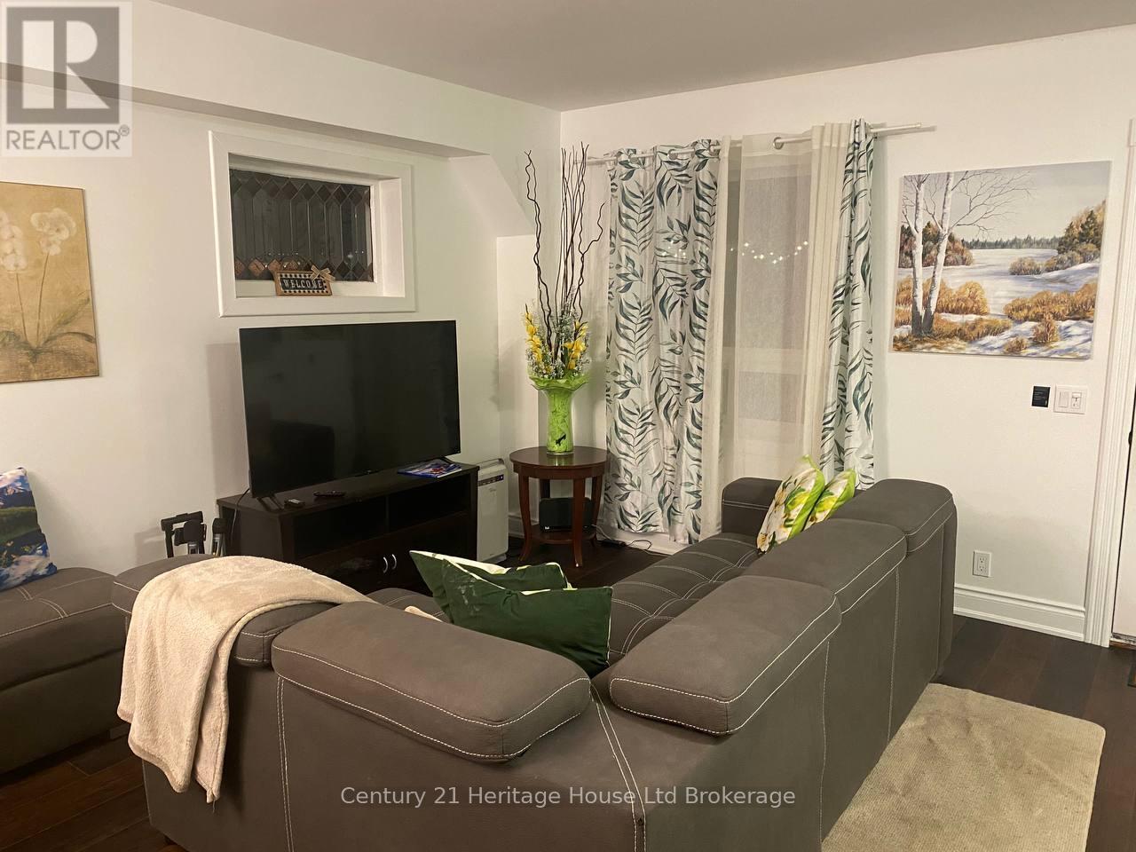 5138 Willmott Street, Niagara Falls, Ontario  L2E 2A3 - Photo 6 - X12852758