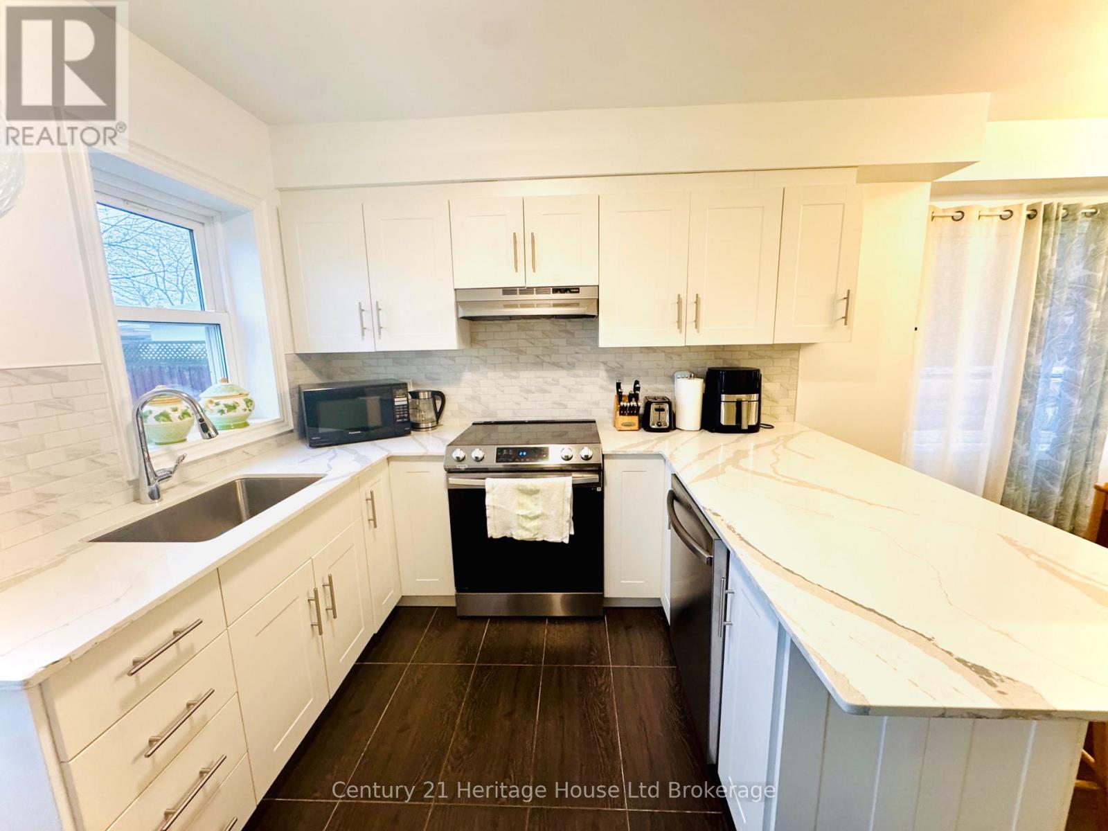 5138 Willmott Street, Niagara Falls, Ontario  L2E 2A3 - Photo 8 - X12852758