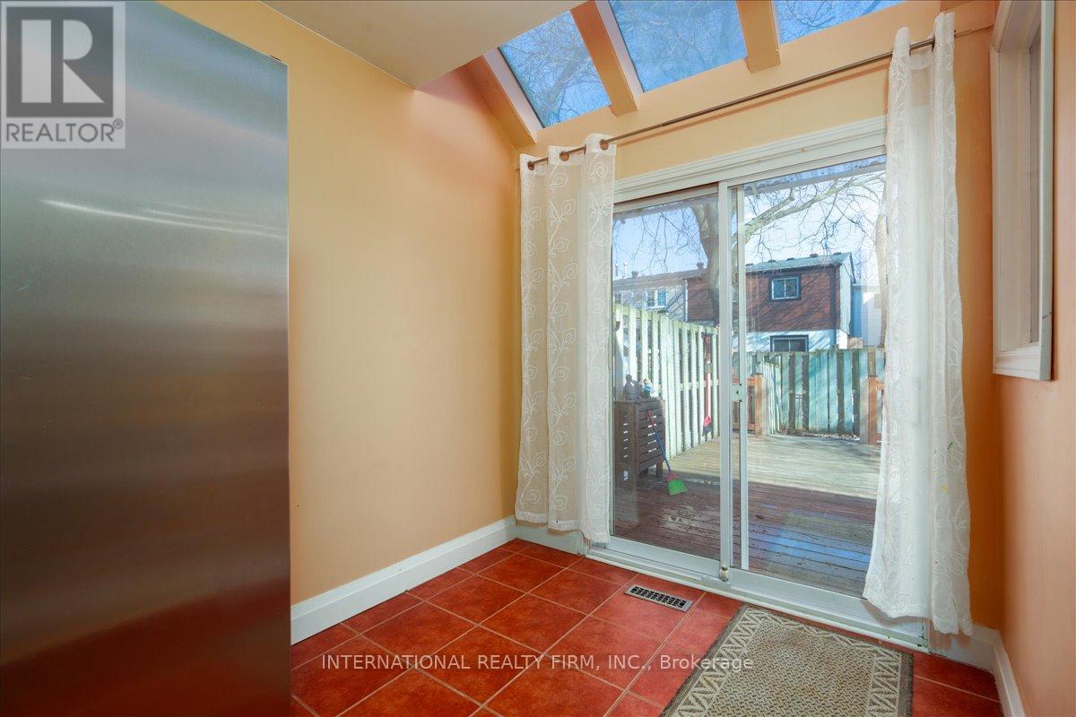 1029 Zante Crescent, Mississauga (Clarkson), Ontario  L5J 4M6 - Photo 10 - W12857644