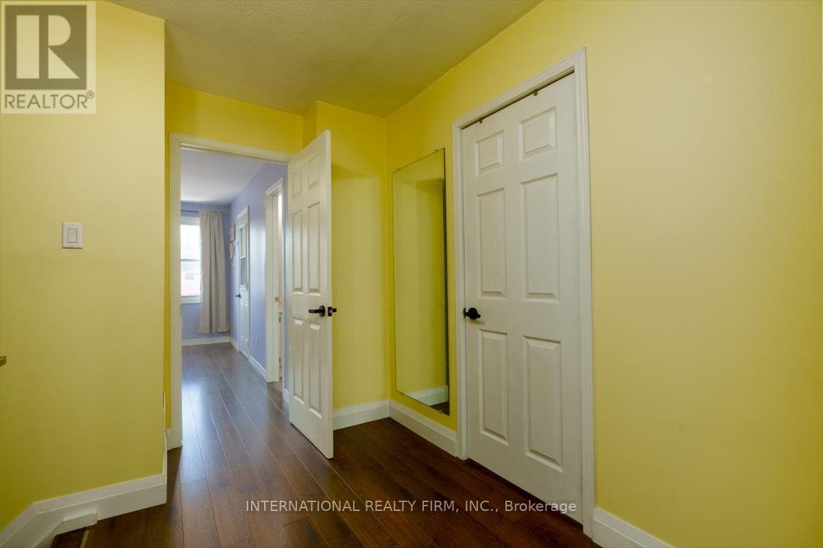 1029 Zante Crescent, Mississauga (Clarkson), Ontario  L5J 4M6 - Photo 12 - W12857644