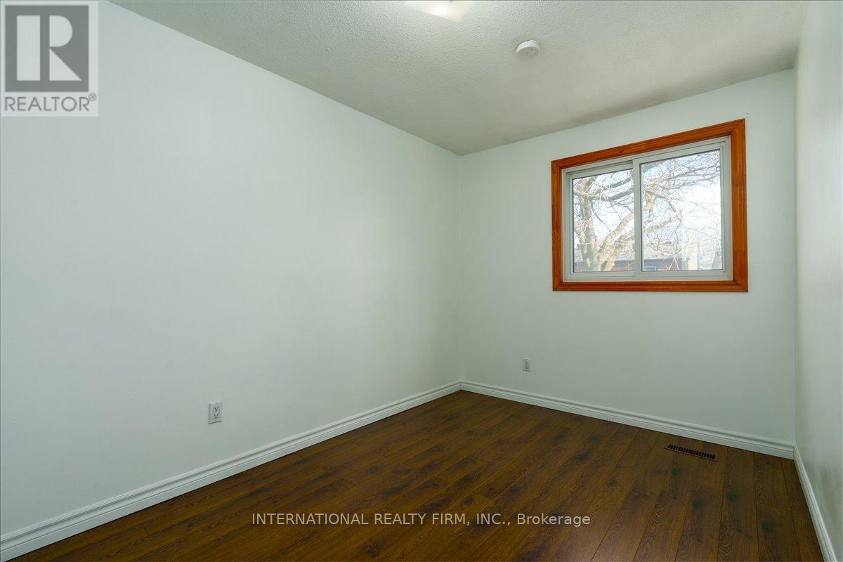 1029 Zante Crescent, Mississauga (Clarkson), Ontario  L5J 4M6 - Photo 16 - W12857644